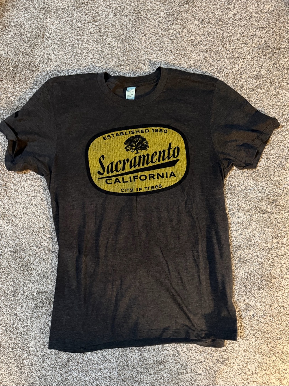 Sacramento California City of Trees Graphic T-Shirt Men’s Medium